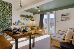 Lounge/Diner- click for photo gallery